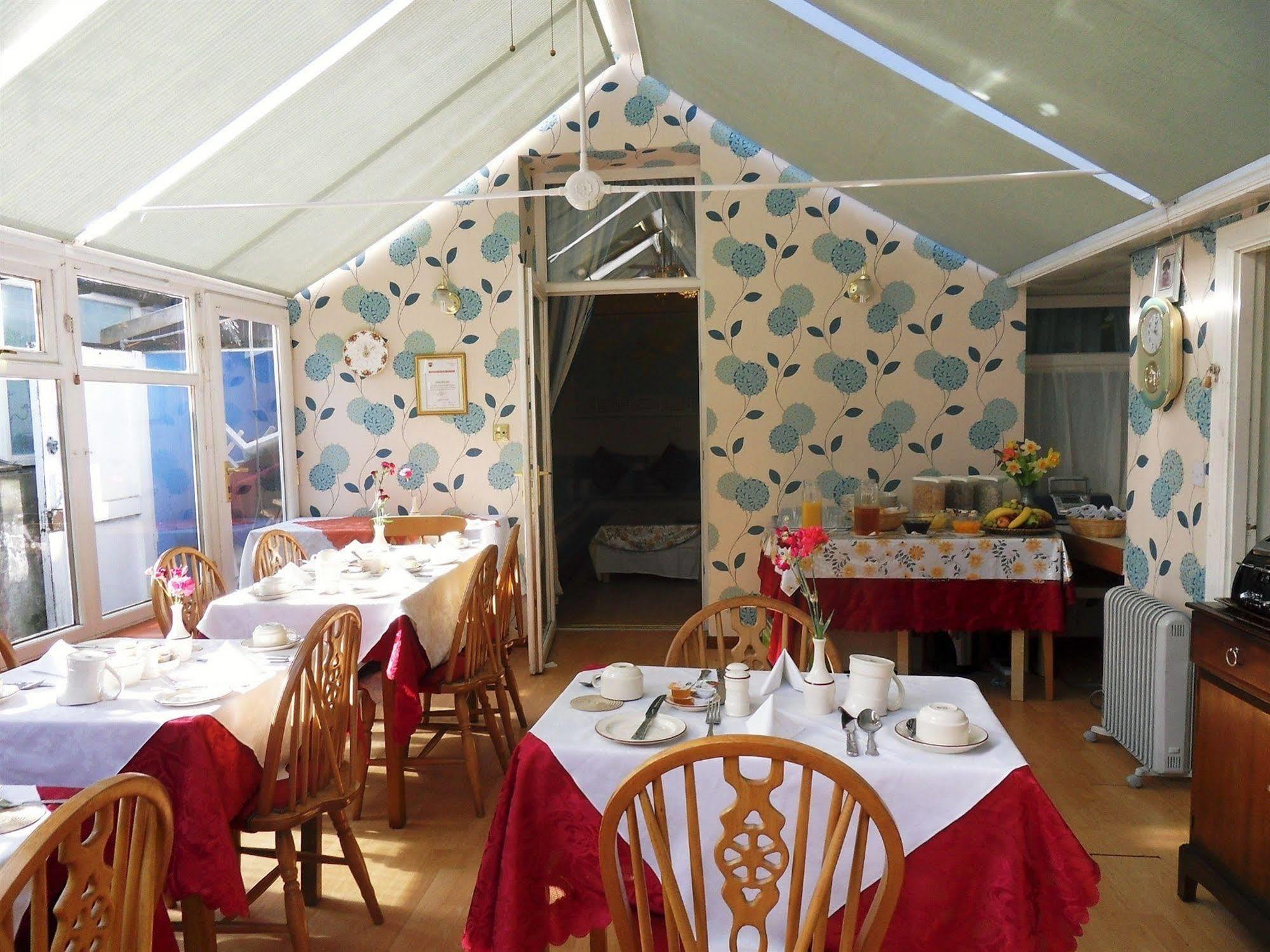 ويتبي Cherry Blossom Guest House المظهر الخارجي الصورة
